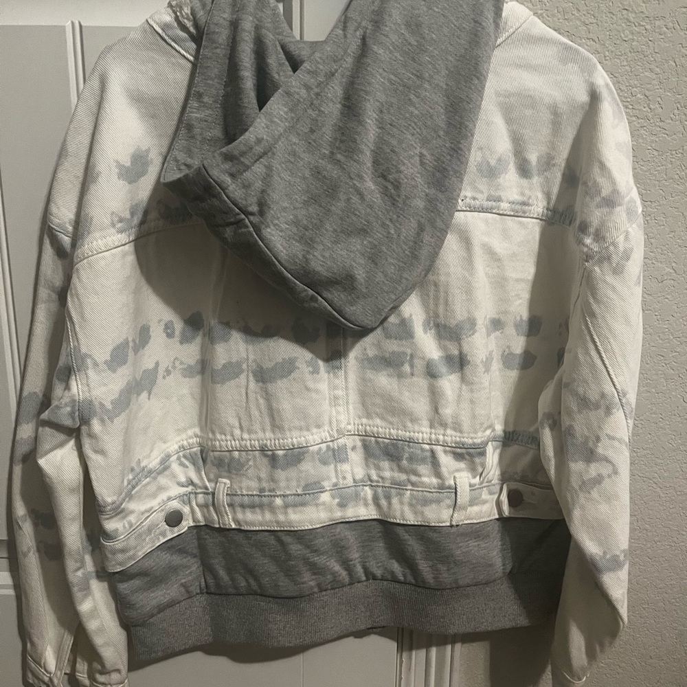 FATE Jean Jacket - Picture 3 of 3